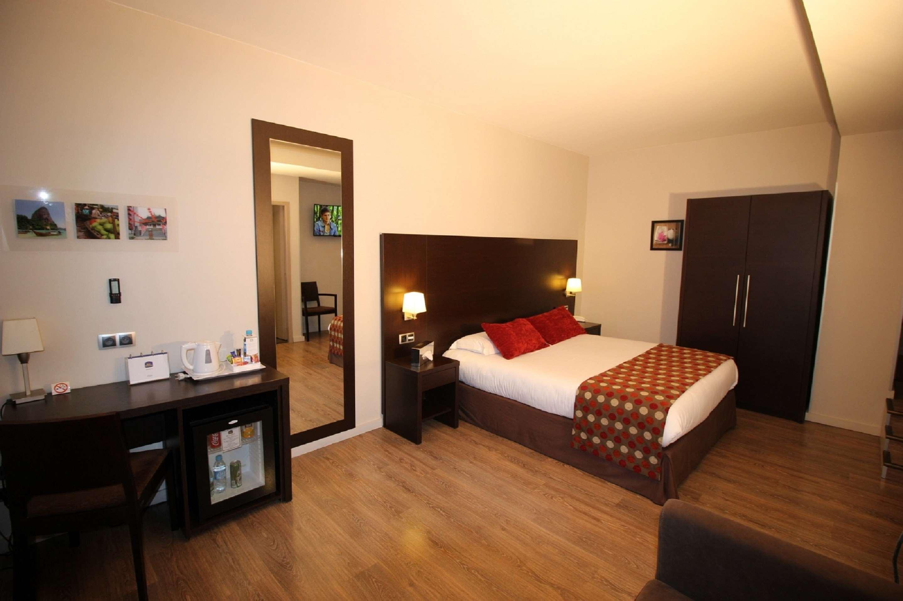 Best Western Hotel Des Barolles - Lyon Sud Brignais Bagian luar foto