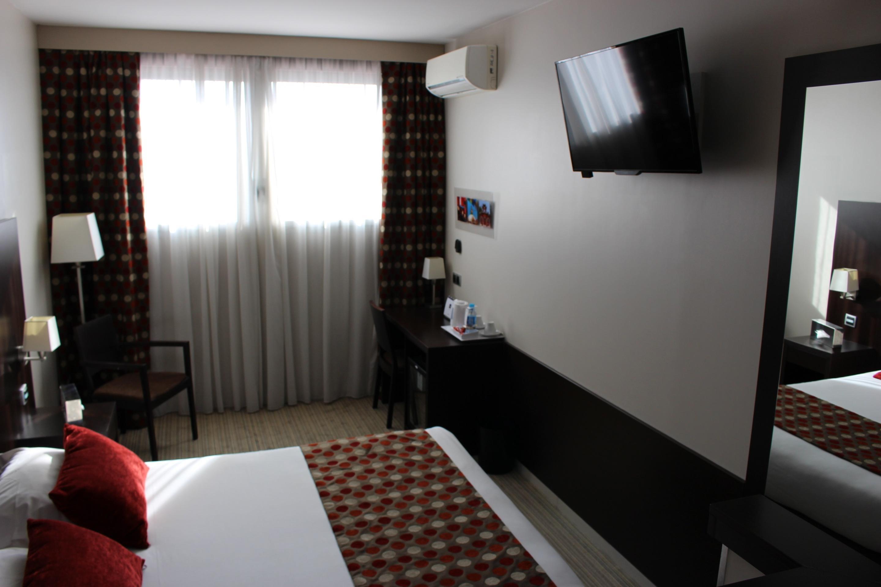 Best Western Hotel Des Barolles - Lyon Sud Brignais Bagian luar foto