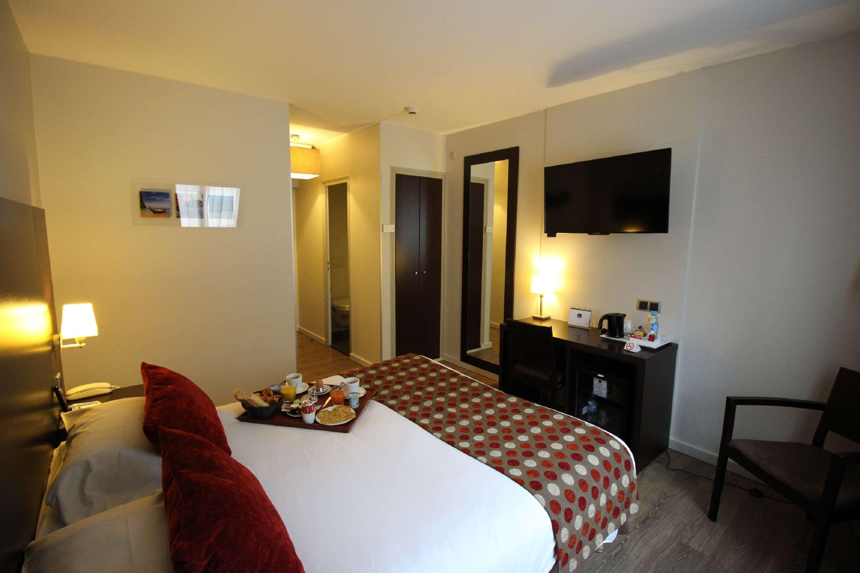 Best Western Hotel Des Barolles - Lyon Sud Brignais Bagian luar foto