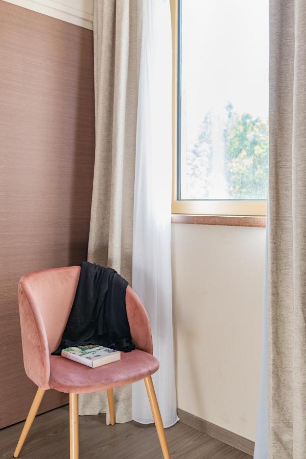 Best Western Hotel Des Barolles - Lyon Sud Brignais Bagian luar foto
