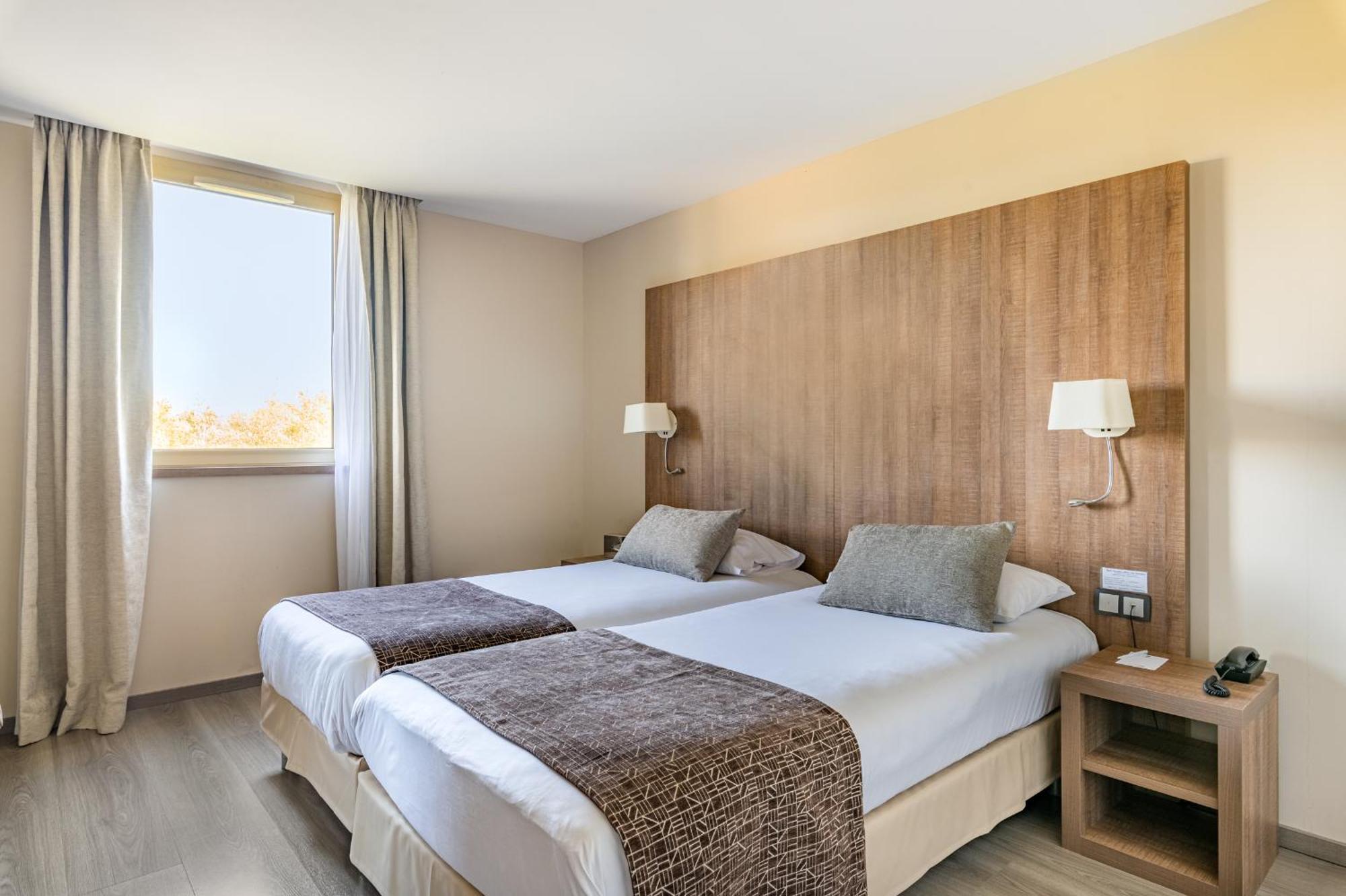Best Western Hotel Des Barolles - Lyon Sud Brignais Bagian luar foto
