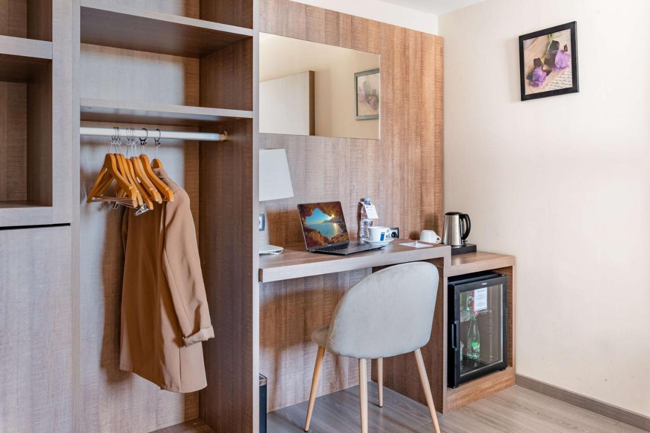 Best Western Hotel Des Barolles - Lyon Sud Brignais Bagian luar foto