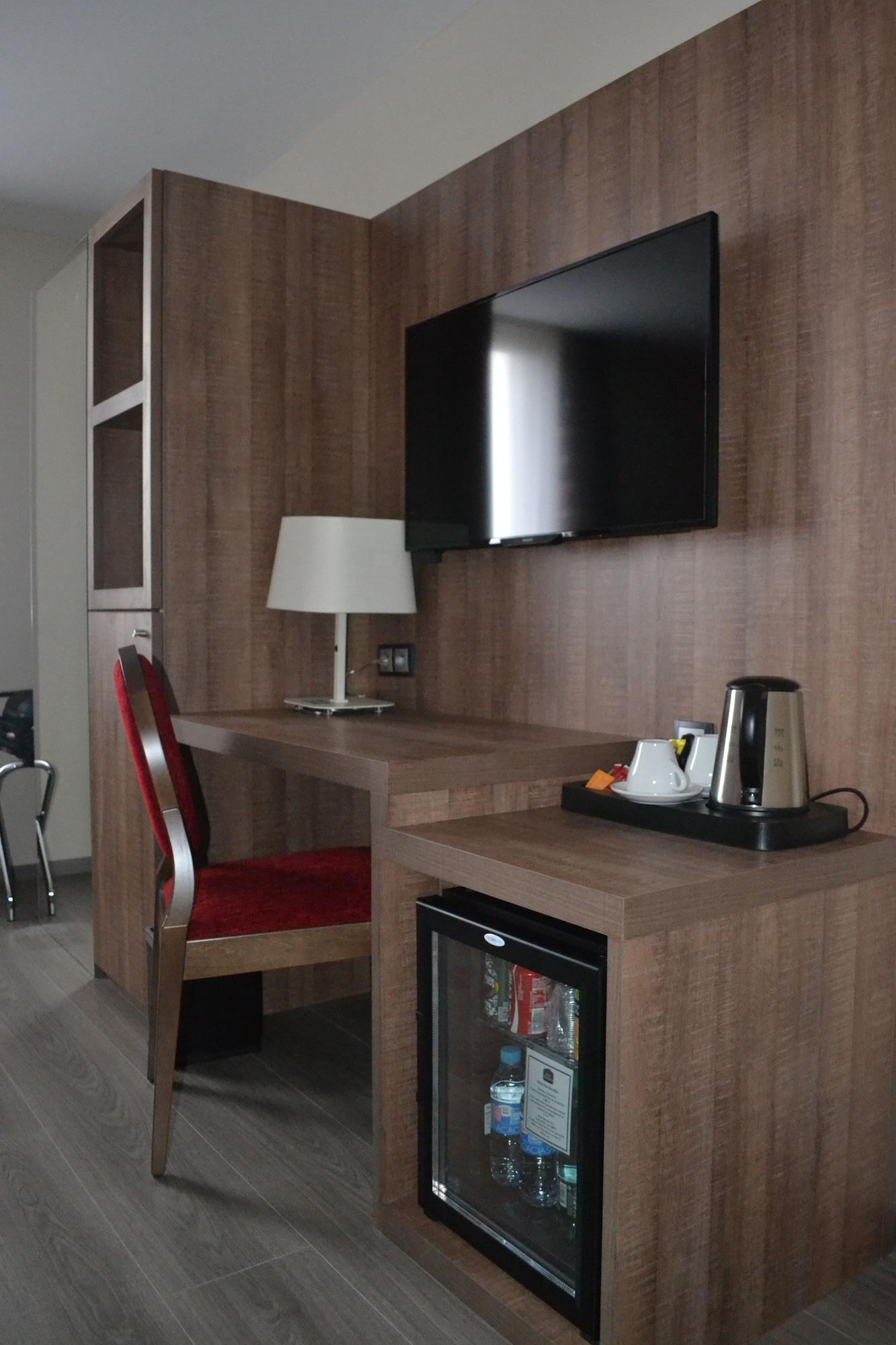 Best Western Hotel Des Barolles - Lyon Sud Brignais Bagian luar foto
