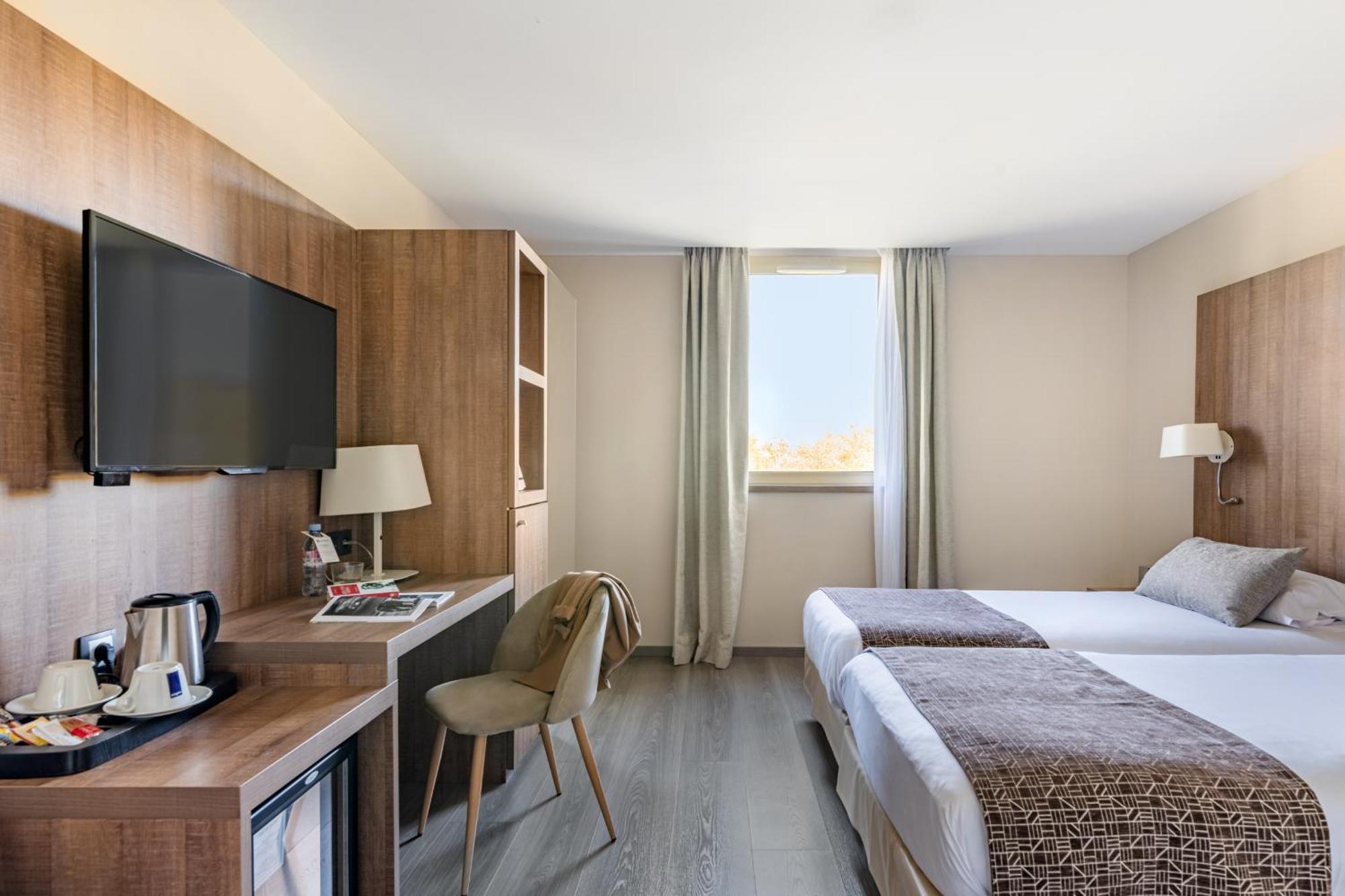 Best Western Hotel Des Barolles - Lyon Sud Brignais Bagian luar foto