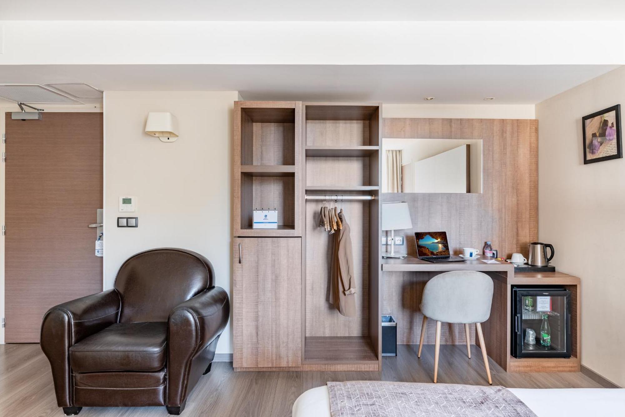 Best Western Hotel Des Barolles - Lyon Sud Brignais Bagian luar foto