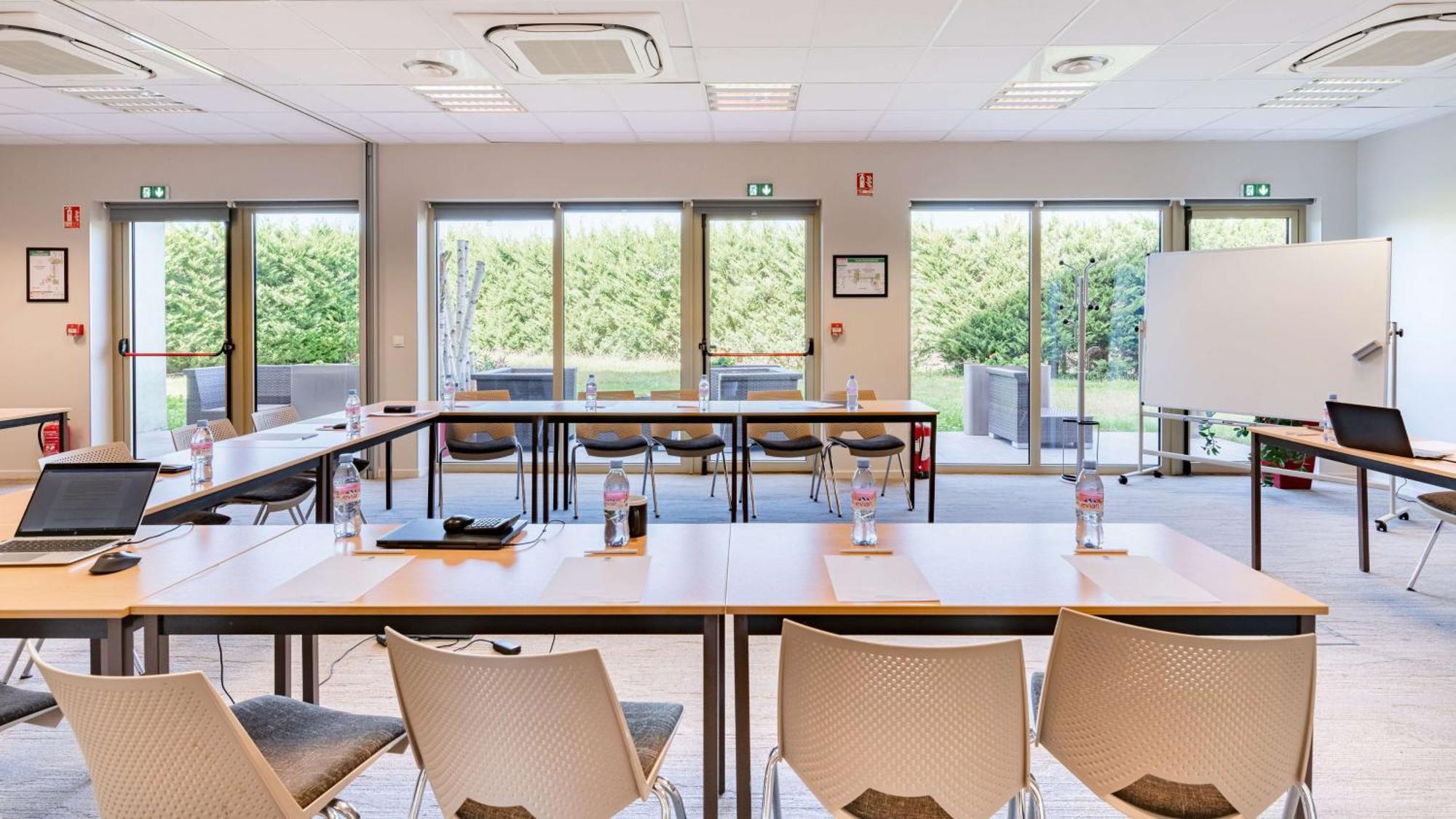 Best Western Hotel Des Barolles - Lyon Sud Brignais Bagian luar foto