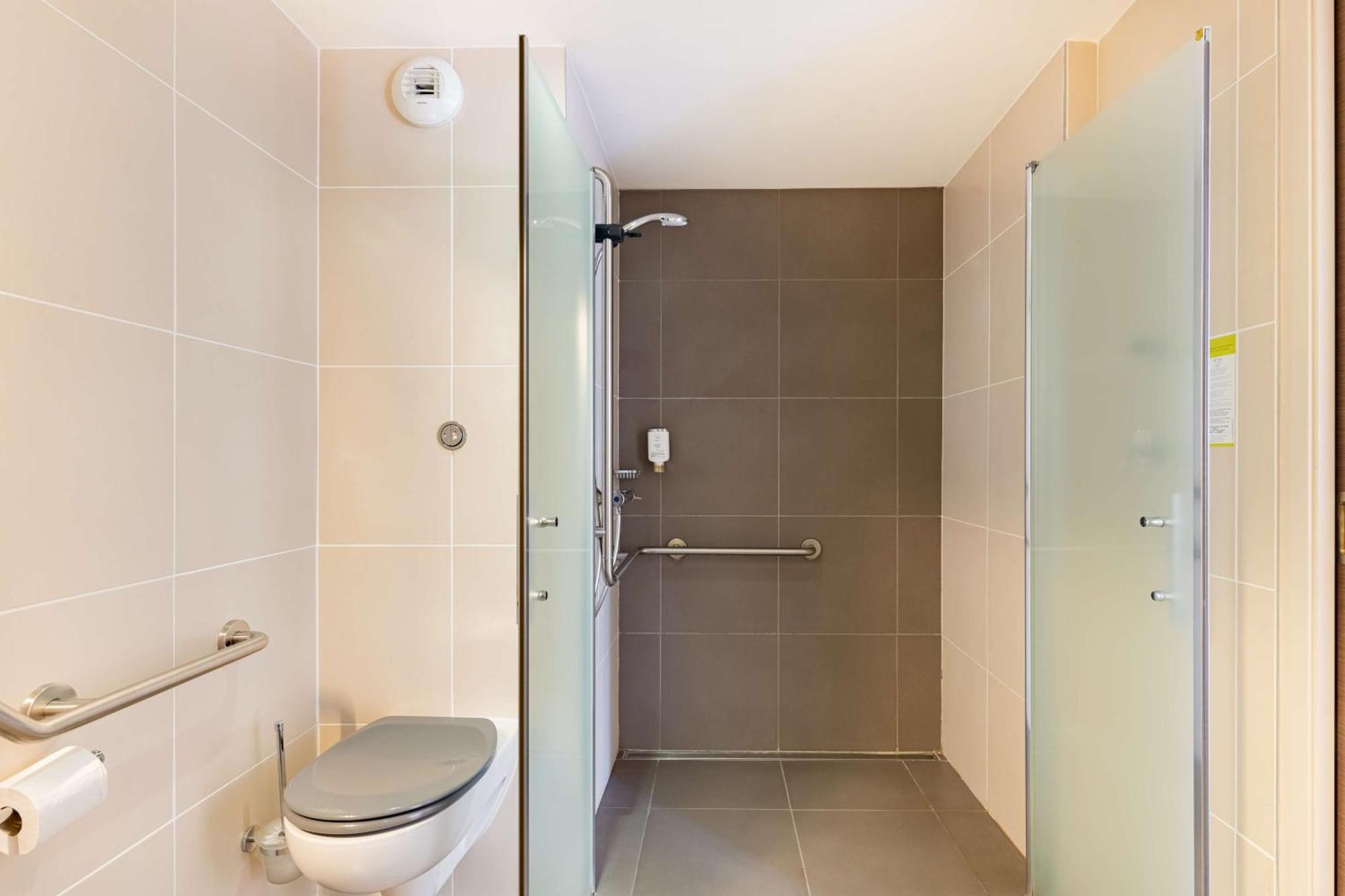 Best Western Hotel Des Barolles - Lyon Sud Brignais Bagian luar foto