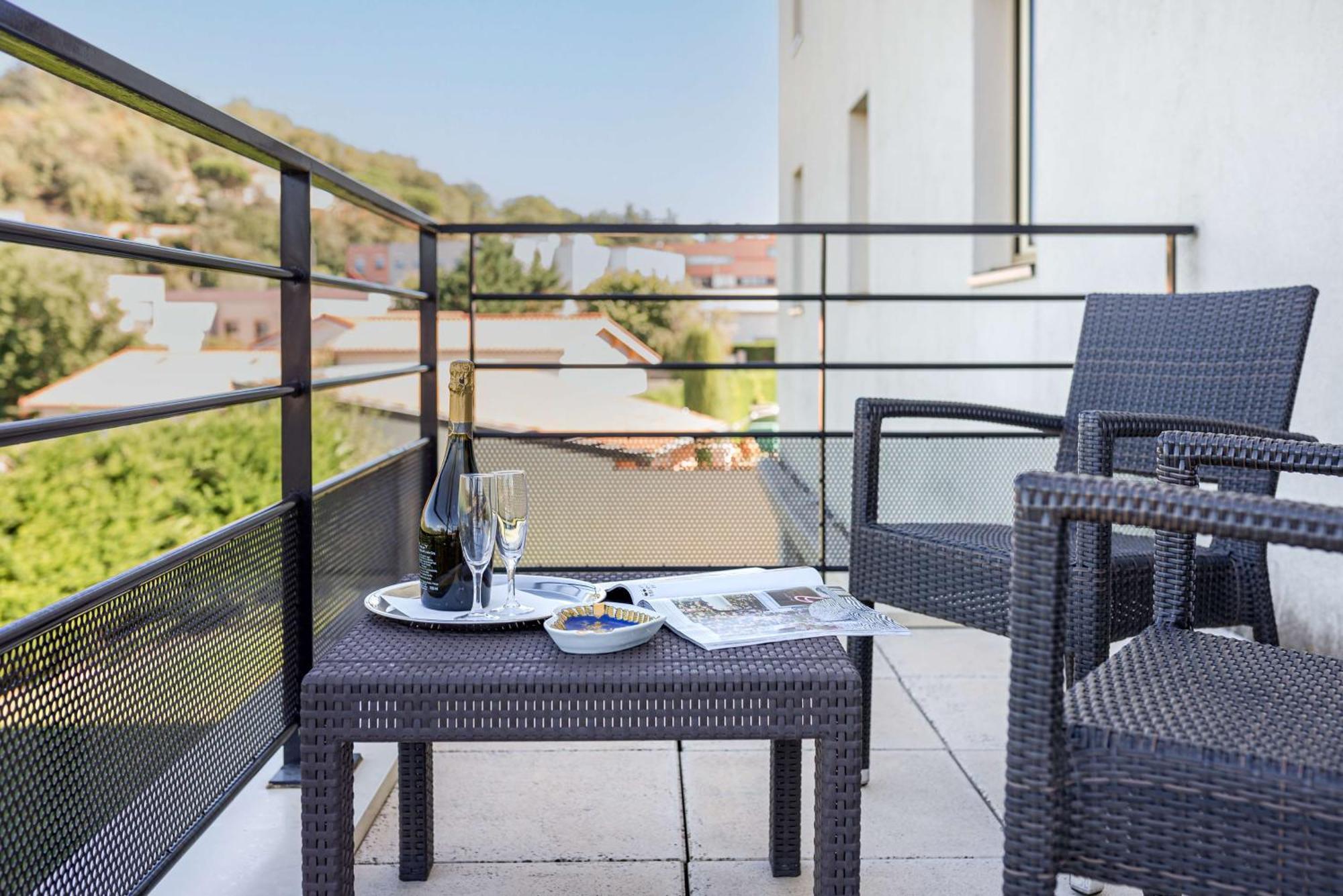 Best Western Hotel Des Barolles - Lyon Sud Brignais Bagian luar foto