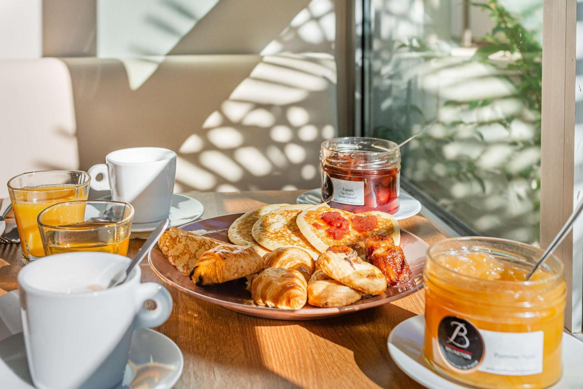 Best Western Hotel Des Barolles - Lyon Sud Brignais Bagian luar foto