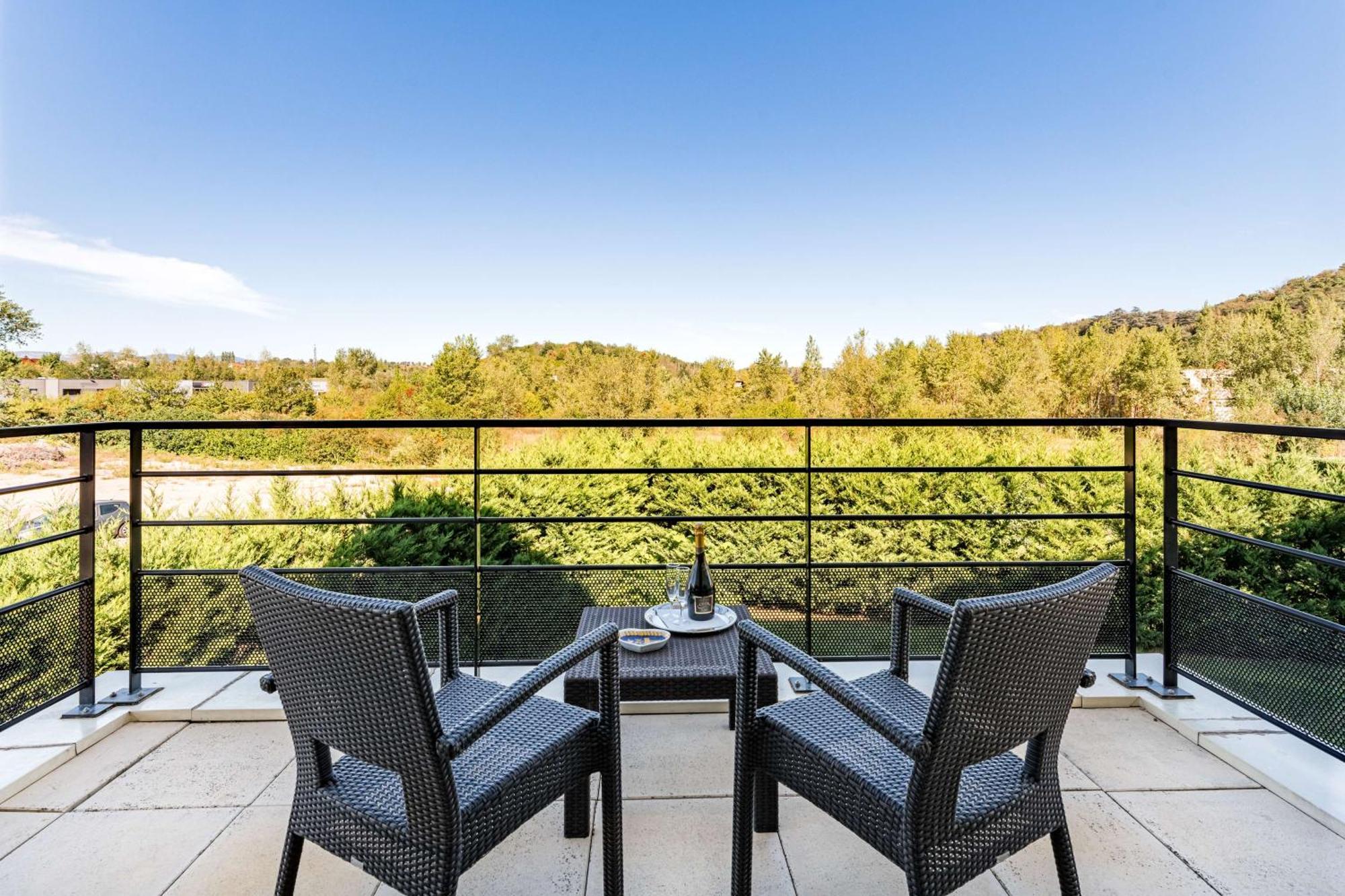 Best Western Hotel Des Barolles - Lyon Sud Brignais Bagian luar foto