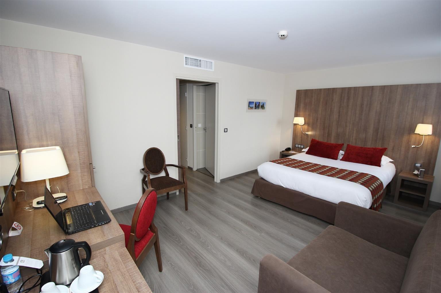 Best Western Hotel Des Barolles - Lyon Sud Brignais Bagian luar foto