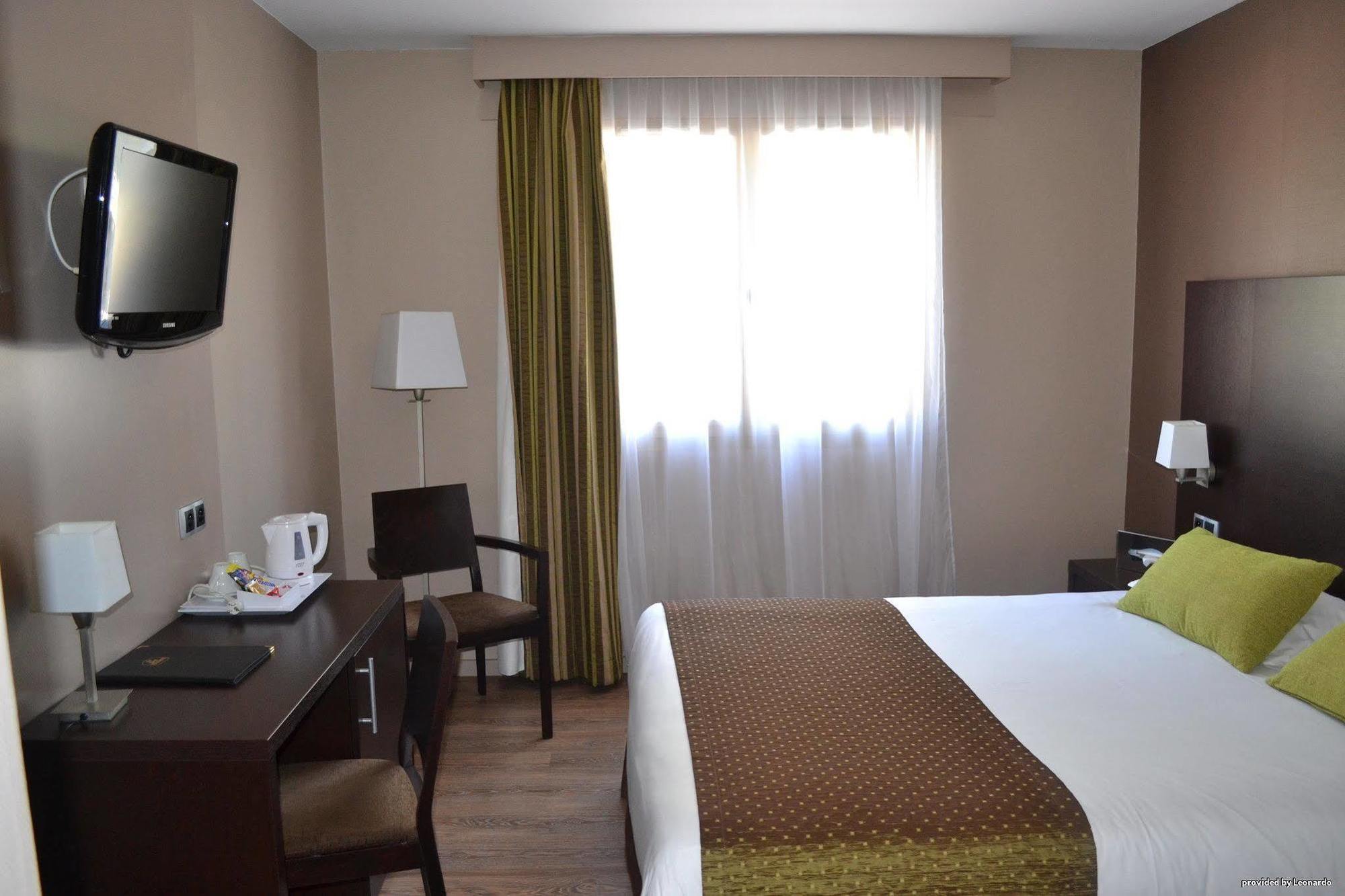 Best Western Hotel Des Barolles - Lyon Sud Brignais Bagian luar foto