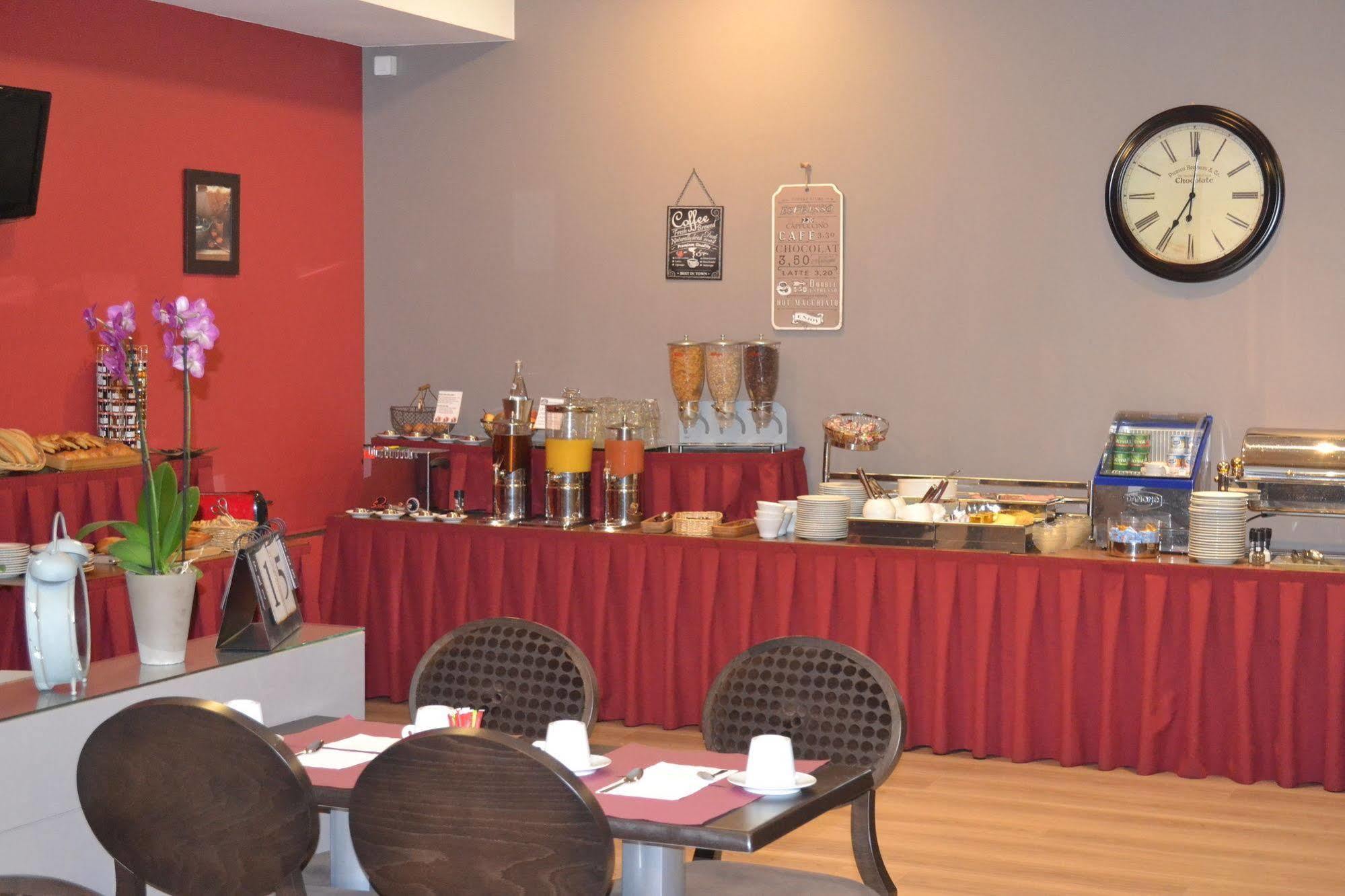 Best Western Hotel Des Barolles - Lyon Sud Brignais Bagian luar foto