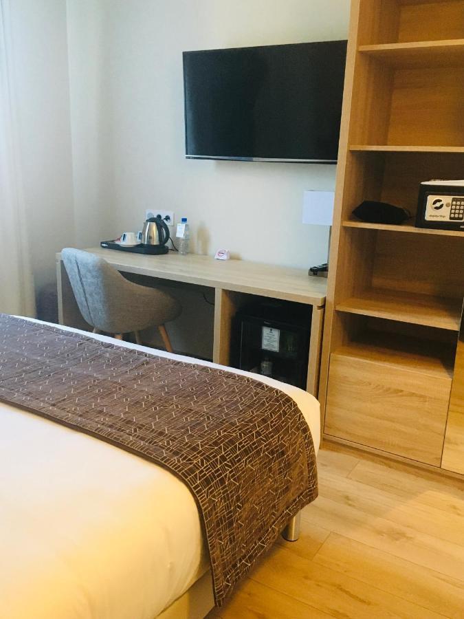 Best Western Hotel Des Barolles - Lyon Sud Brignais Bagian luar foto